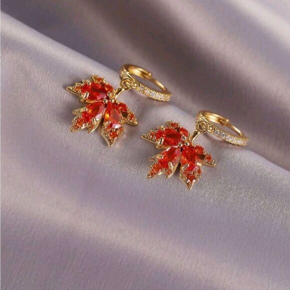 MAPLE LEAF rhinestone huggie hoop earrings - Picture 5 of 9